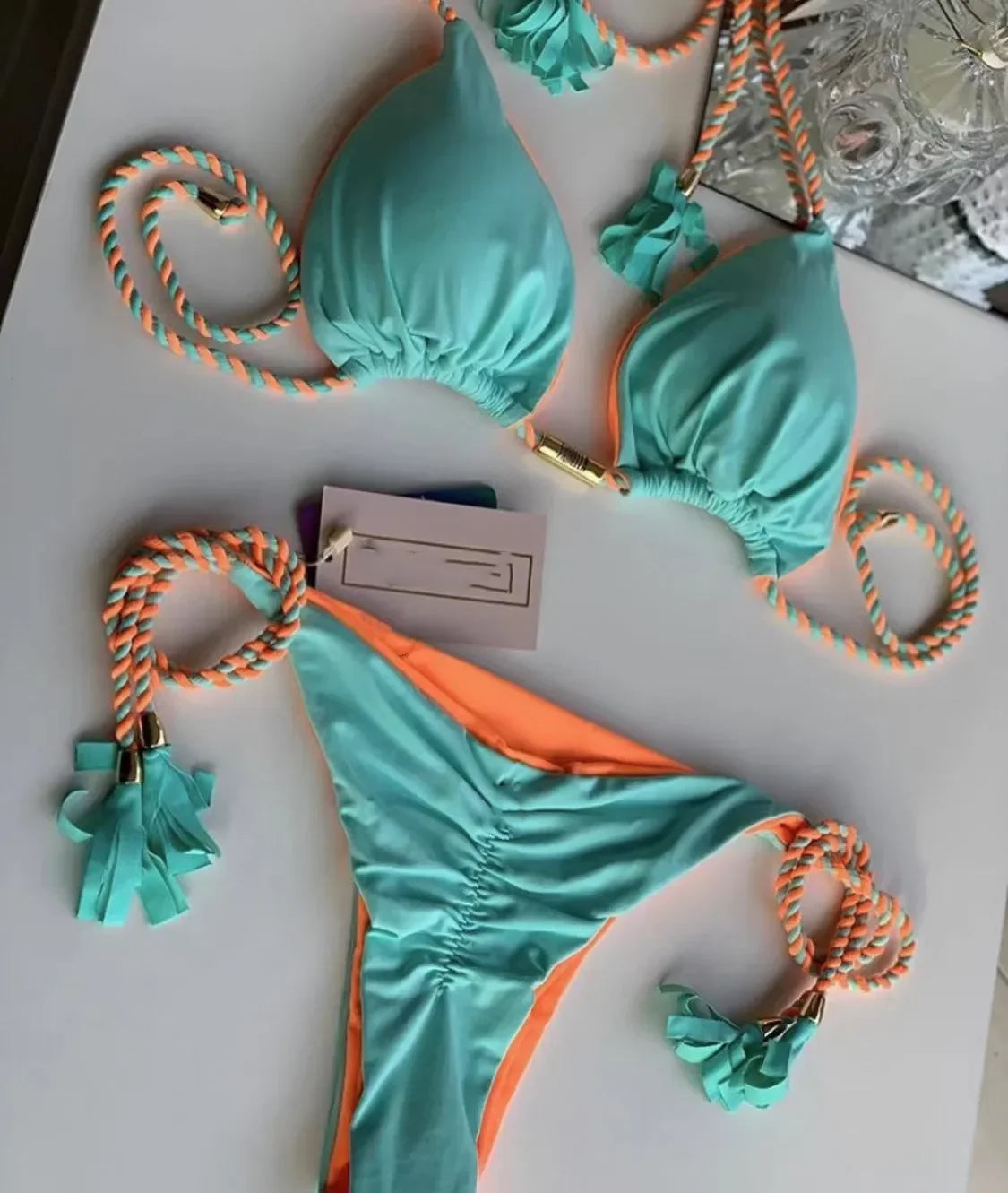 Biquíni de Cordas em Cores Vibrantes